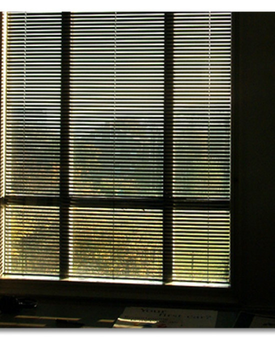 Ovenlys Persienner - Perforerede og Perlemorsfarvede Lameller